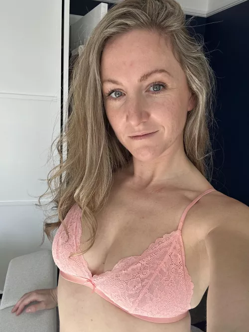 Mummy of 4, married, 38 and still feeling sexy  by Hot_sexy_wifexx