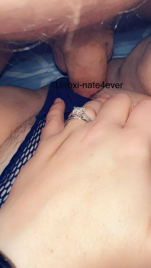 Pull it to the side by Roxi-nate4ever