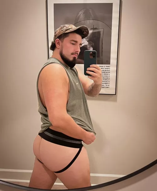 send big dicks to my DMs so I can picture taking them 🙇🏻 by calantxxx