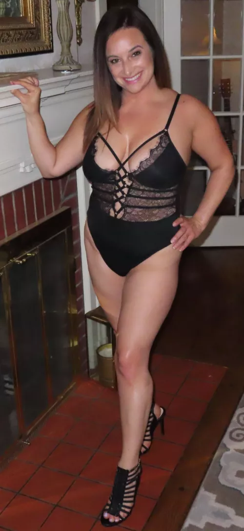 Sexy Amateur Milf 45F by sophienextdoor