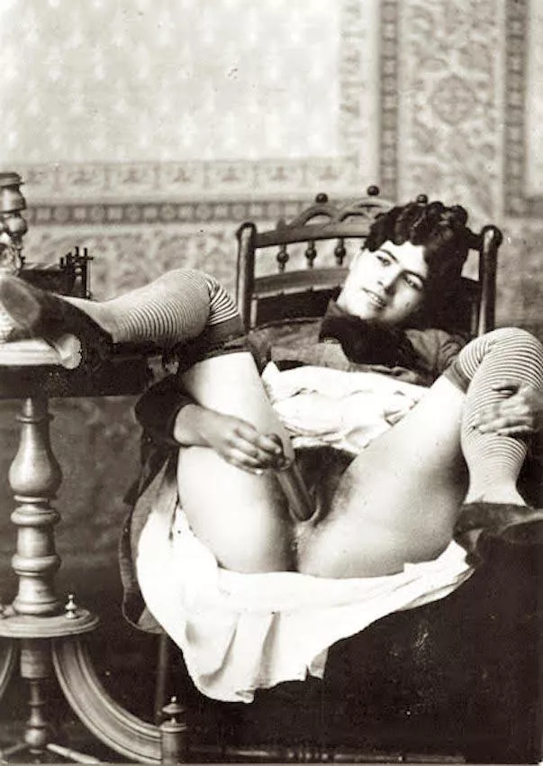 Sir, that blaggard greengrocer do visit , hawking his marrows, cucumbers and carrots. I instruct my staff not to fall for his salesman's charm. Cook tells me that she has her own special method for determining the quality of such goods. I defer to her e posted by Sir_Lord_B