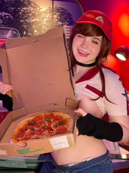 Sivir Pizza Delivery cosplay (Neyrodesu) by Neyrodesu