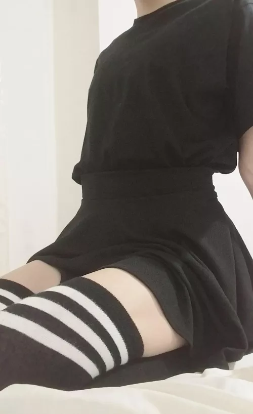 Skirt on top of the shirt is normal, right, boys? (are there girls here to ask? by smolboyfr