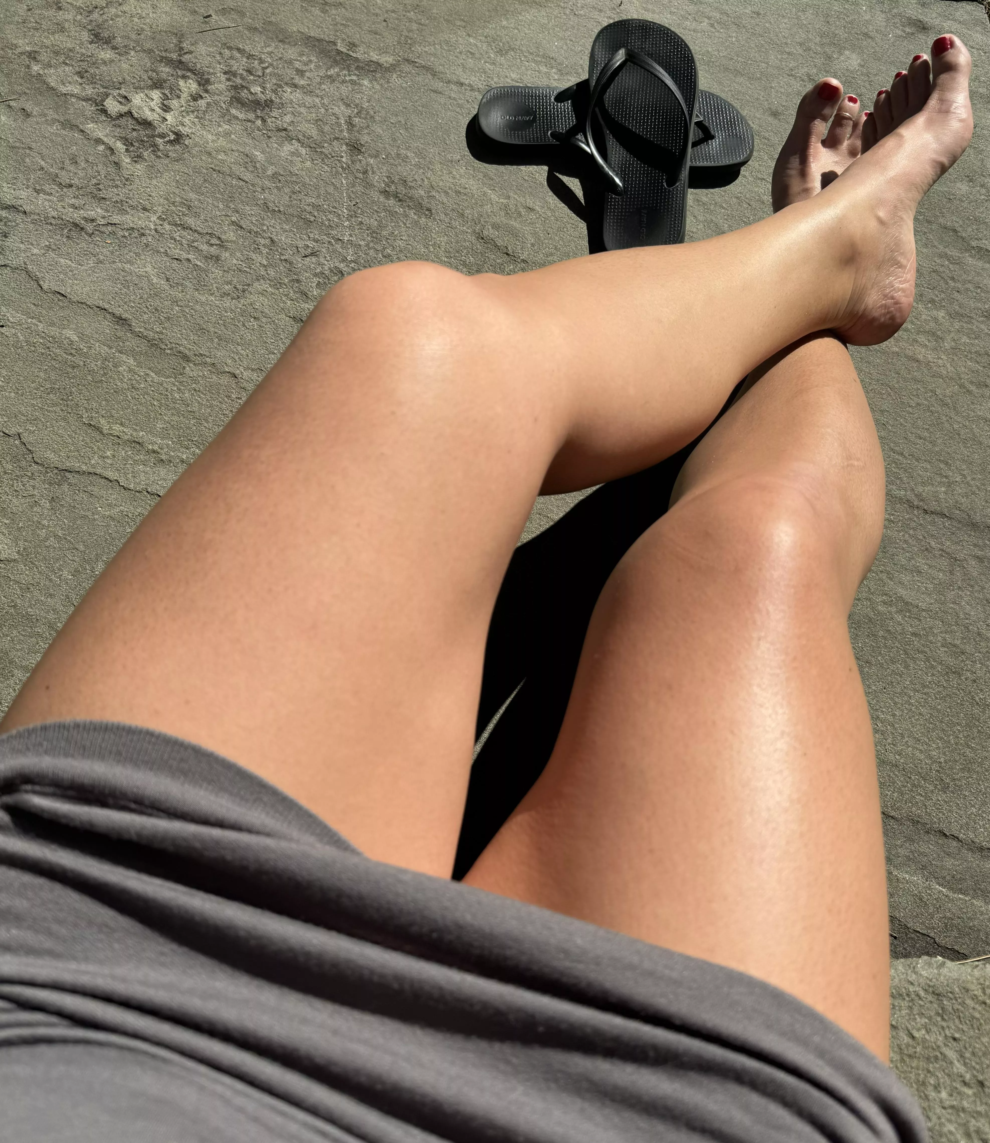 Starting the weekend off with that sun-kissed glow 🥰 posted by SoleSatiable