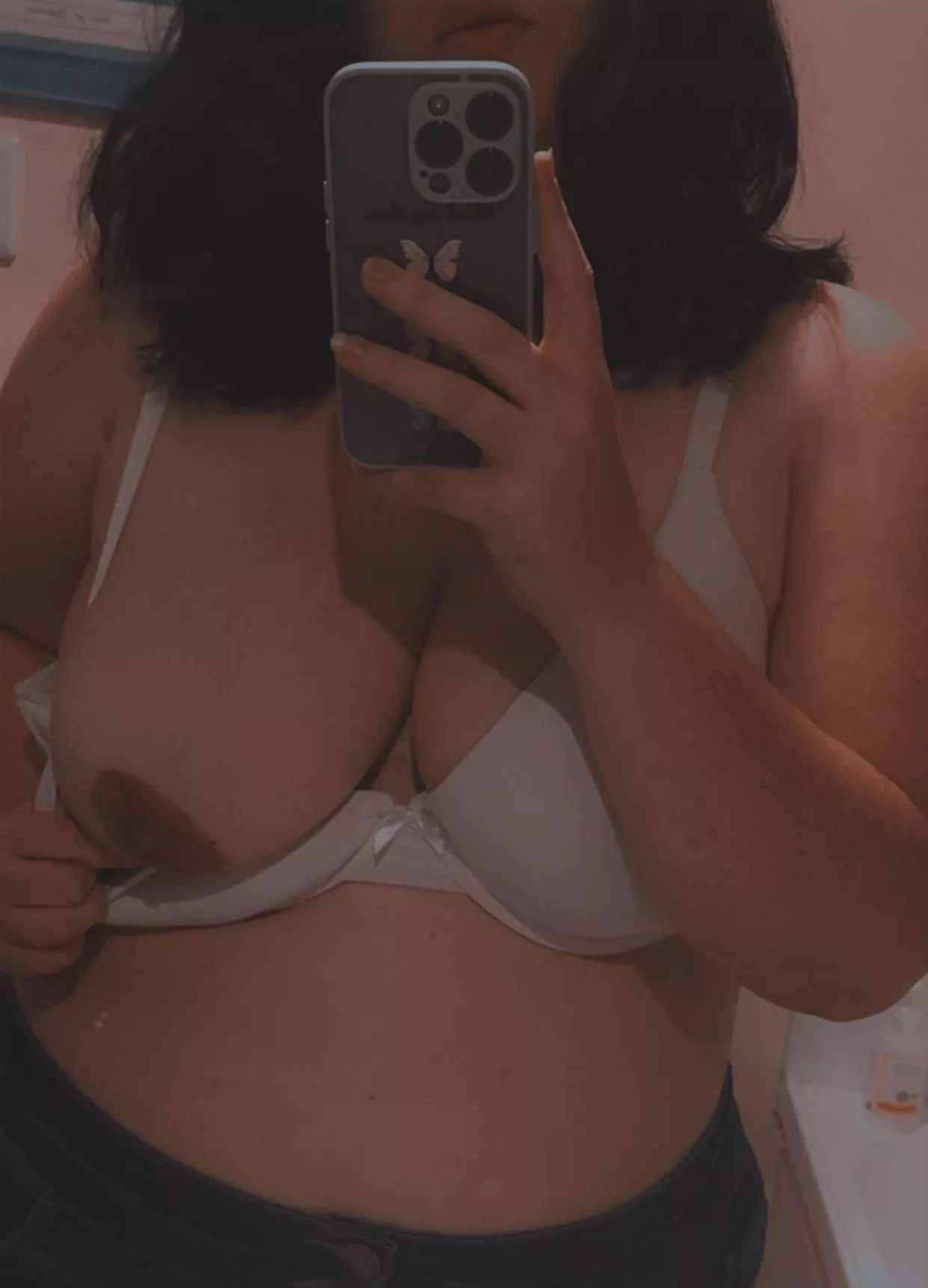 Suck on mummy’s juicy tits 💦 posted by Curvylicious977