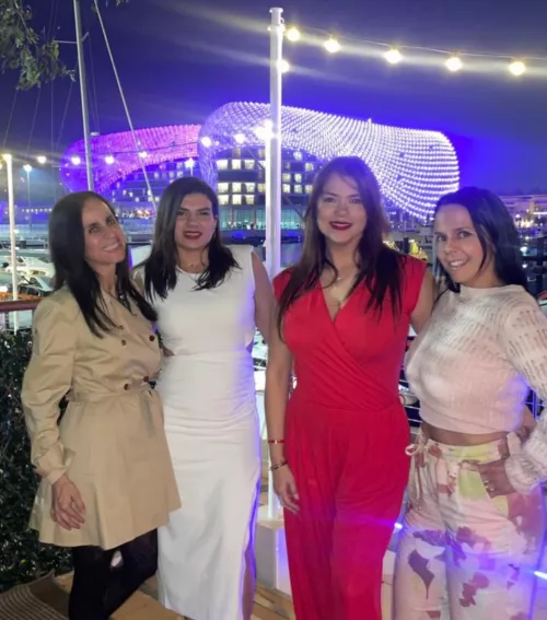 Venezuelan Latin MILF Bling mode by johnny_pipe83