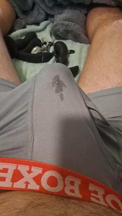 Wet and almost breaking through by Gengar798