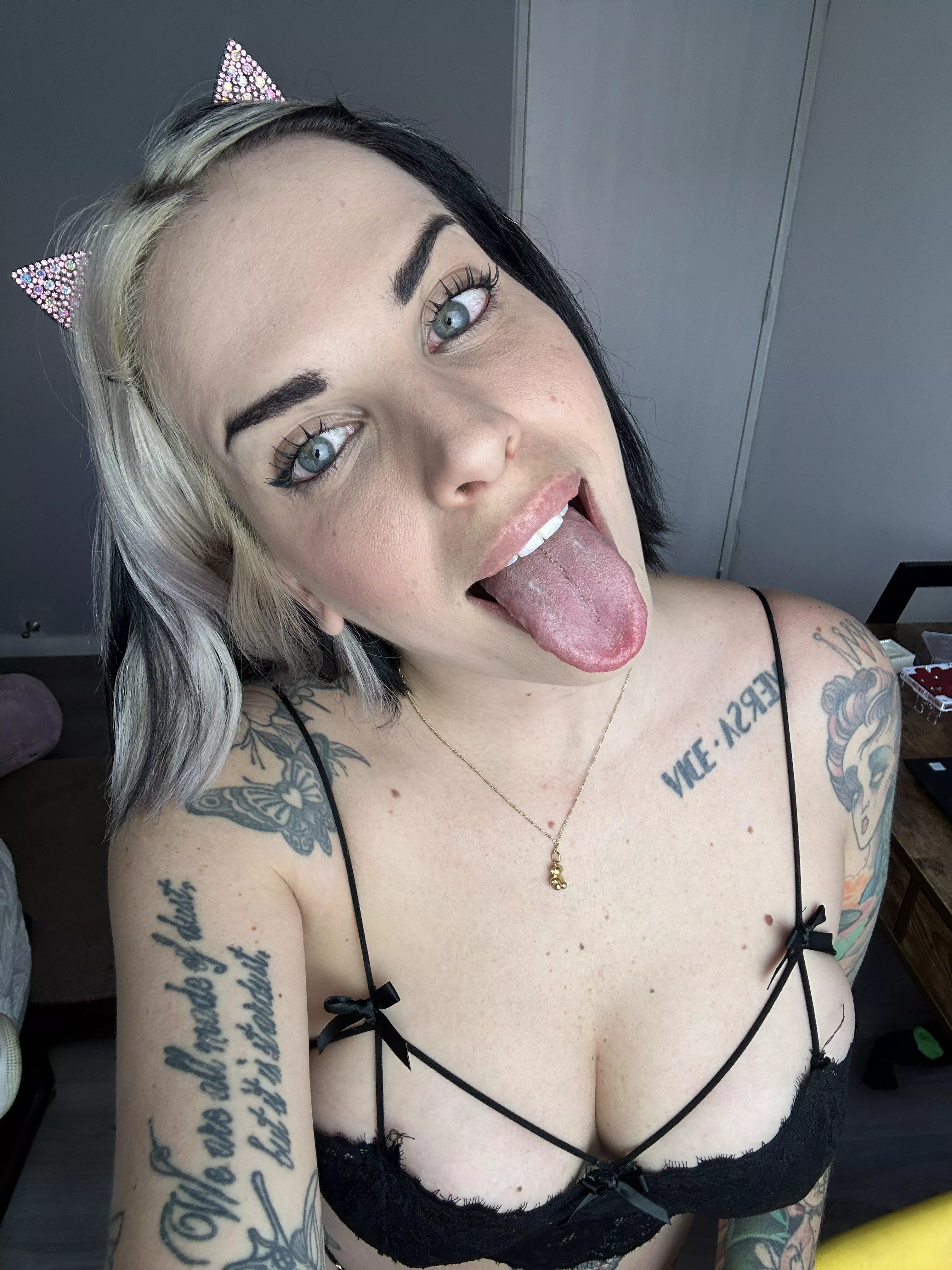 What do you prefer to play with? my tongue or my breasts? posted by ottaviia