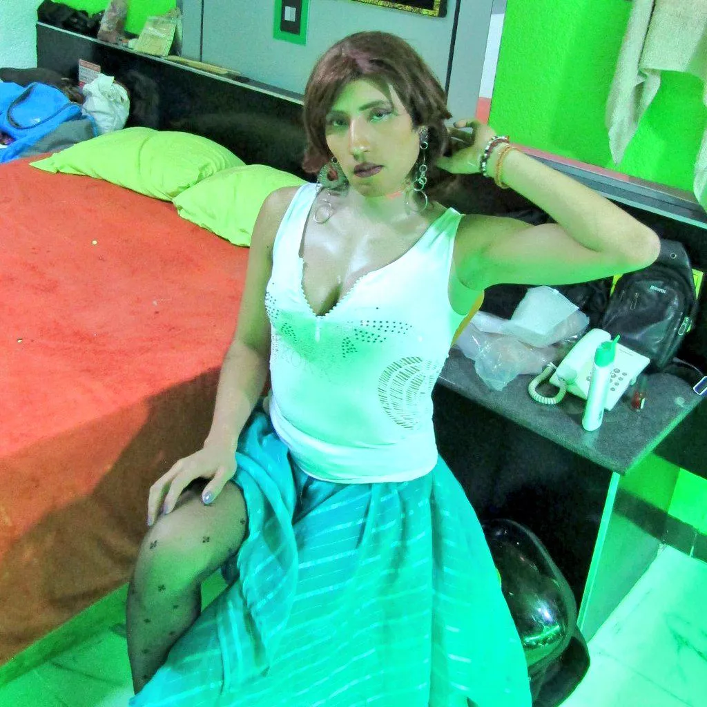 Who likes brunette Sissy girls? posted by LeslyeLinet