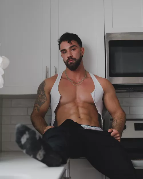 Who’s in the mood to be stretched 😏 by alphaflexer