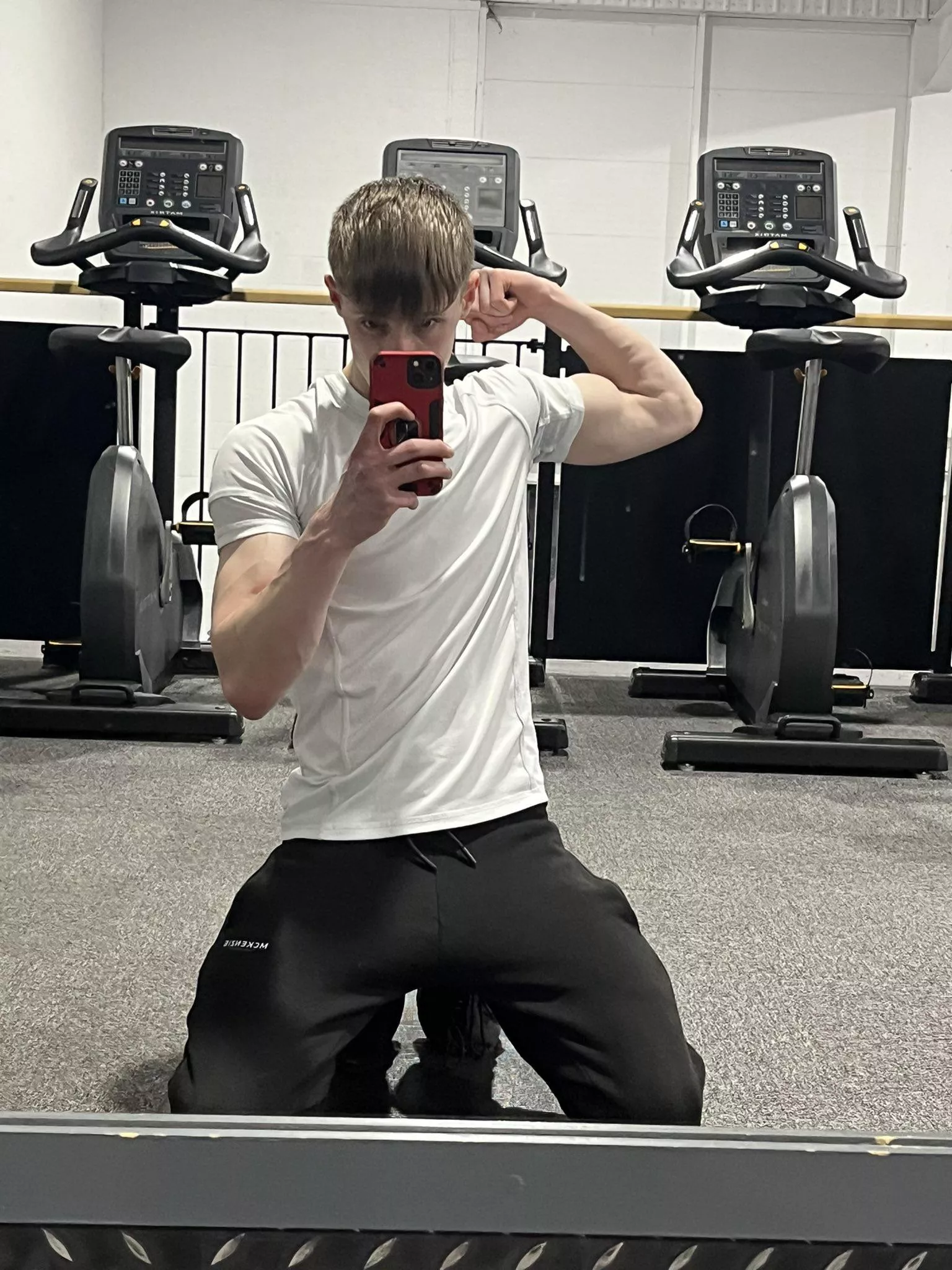 18 lean shredded guy looking for handsome guy with abs posted by Appropriate-Unit-818