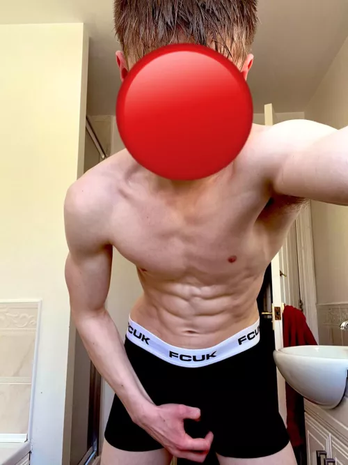 18 shredded lean looking for a handsome dude with abs by Appropriate-Unit-818