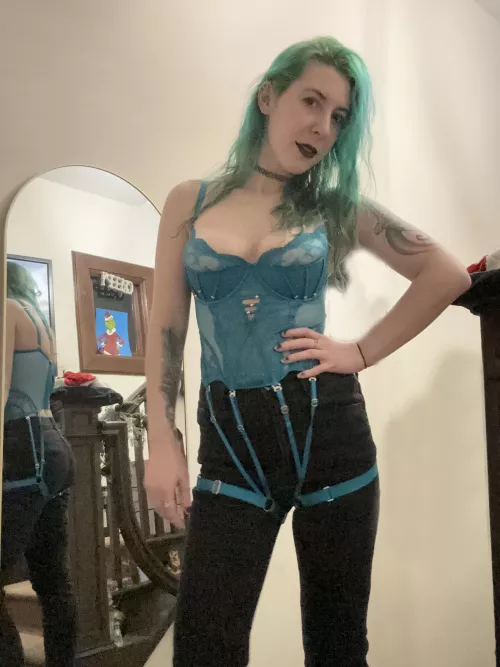 All strapped in by sirenskiss3