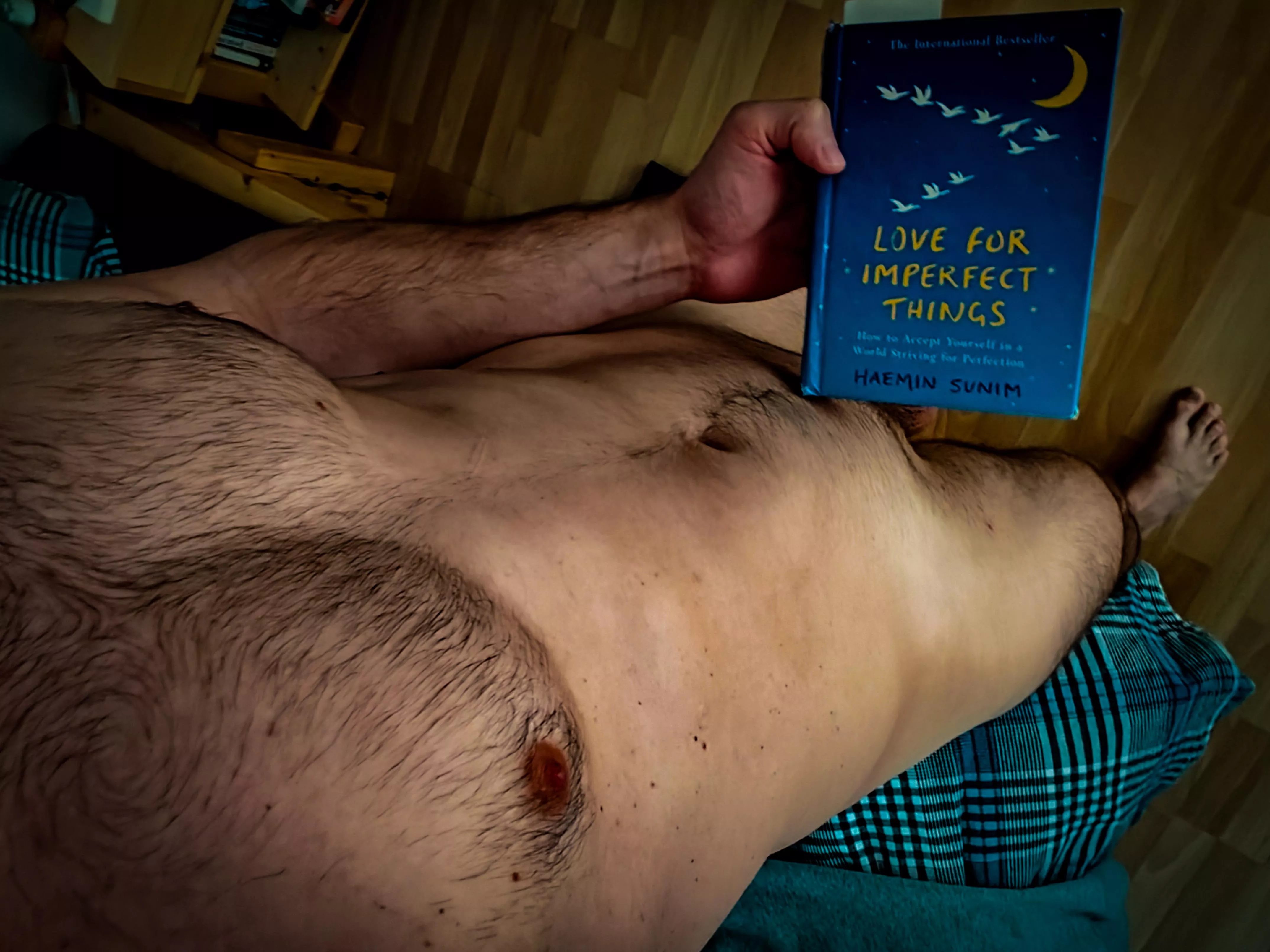 Amazing books to just read a chapter here or there. posted by Detgeromu