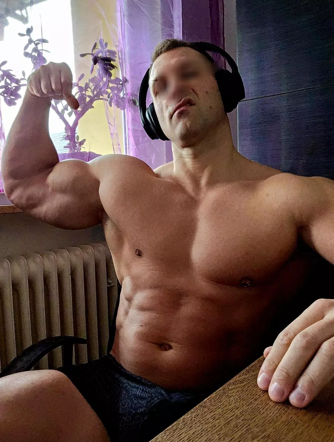 Arm is getting bigger 💪 posted by GermanMuscleBoss