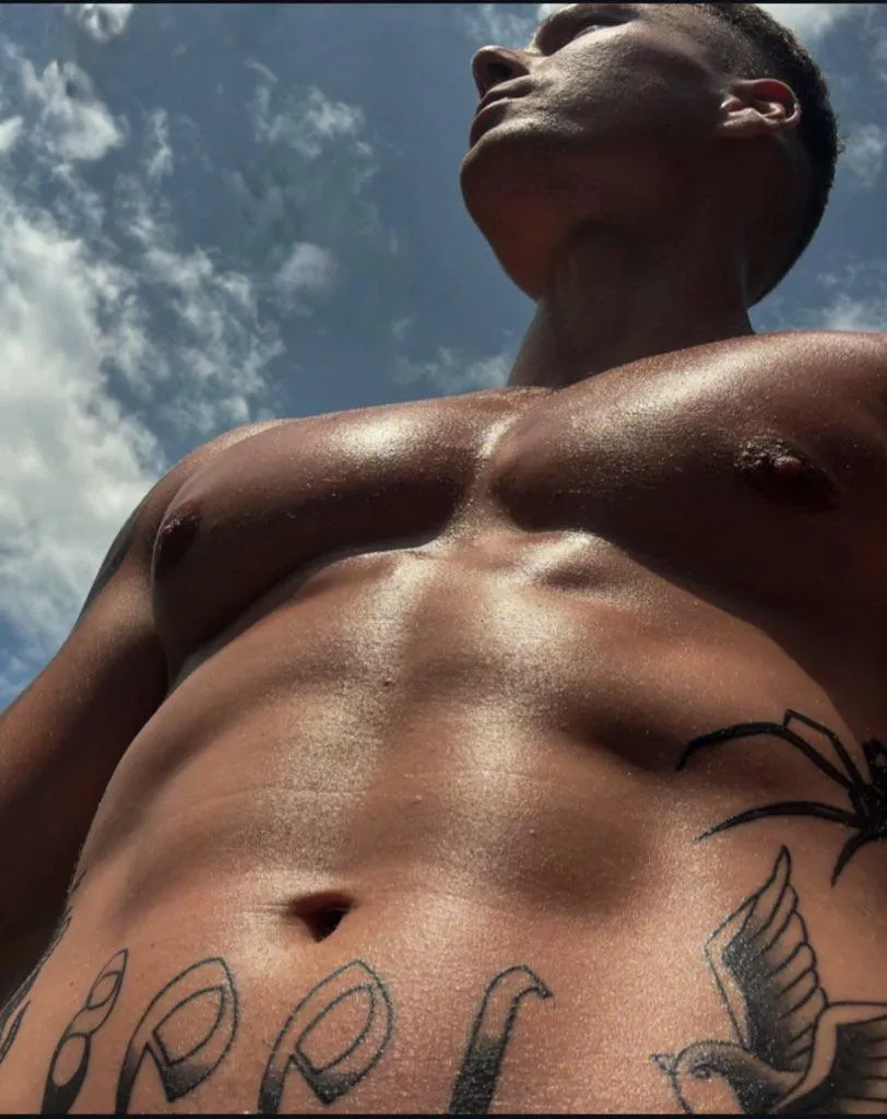 Do you want see more ? 🤔 posted by pretty_inkedboi