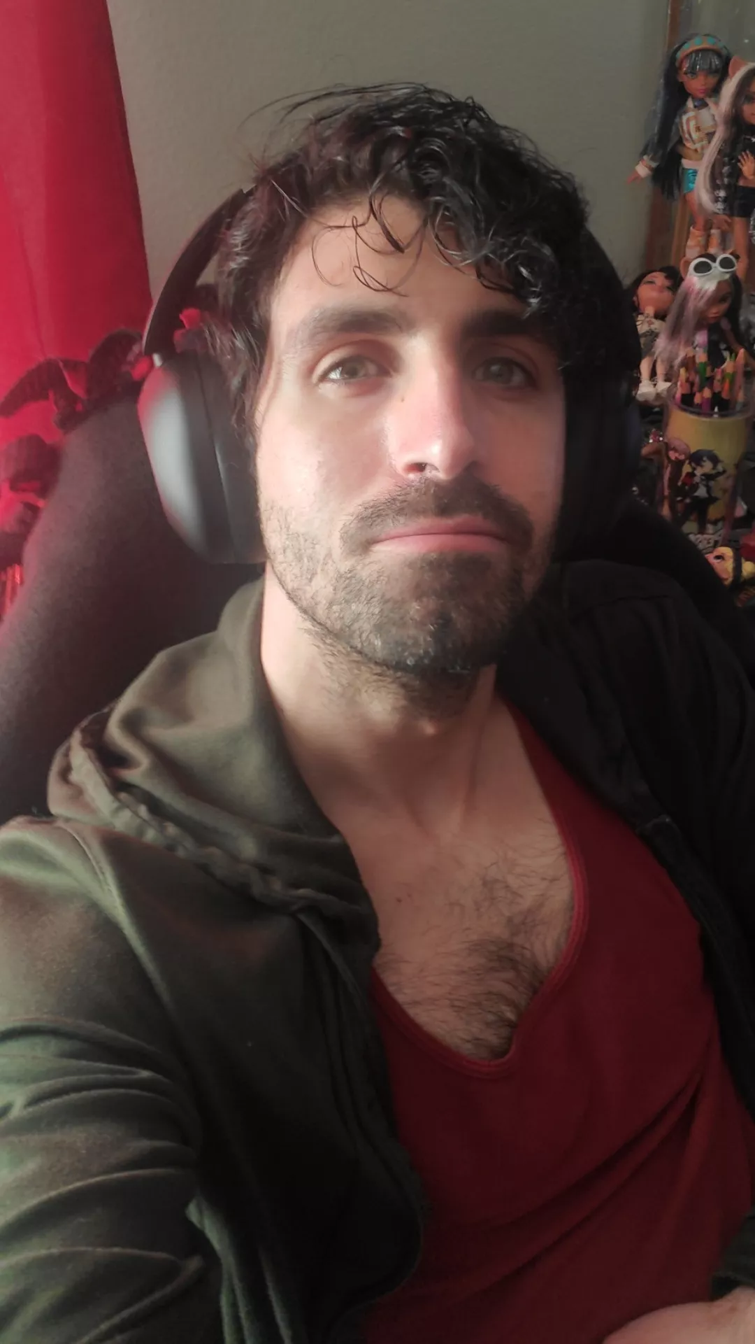 Felt cute in this lighting ✨️  posted by Sylainex