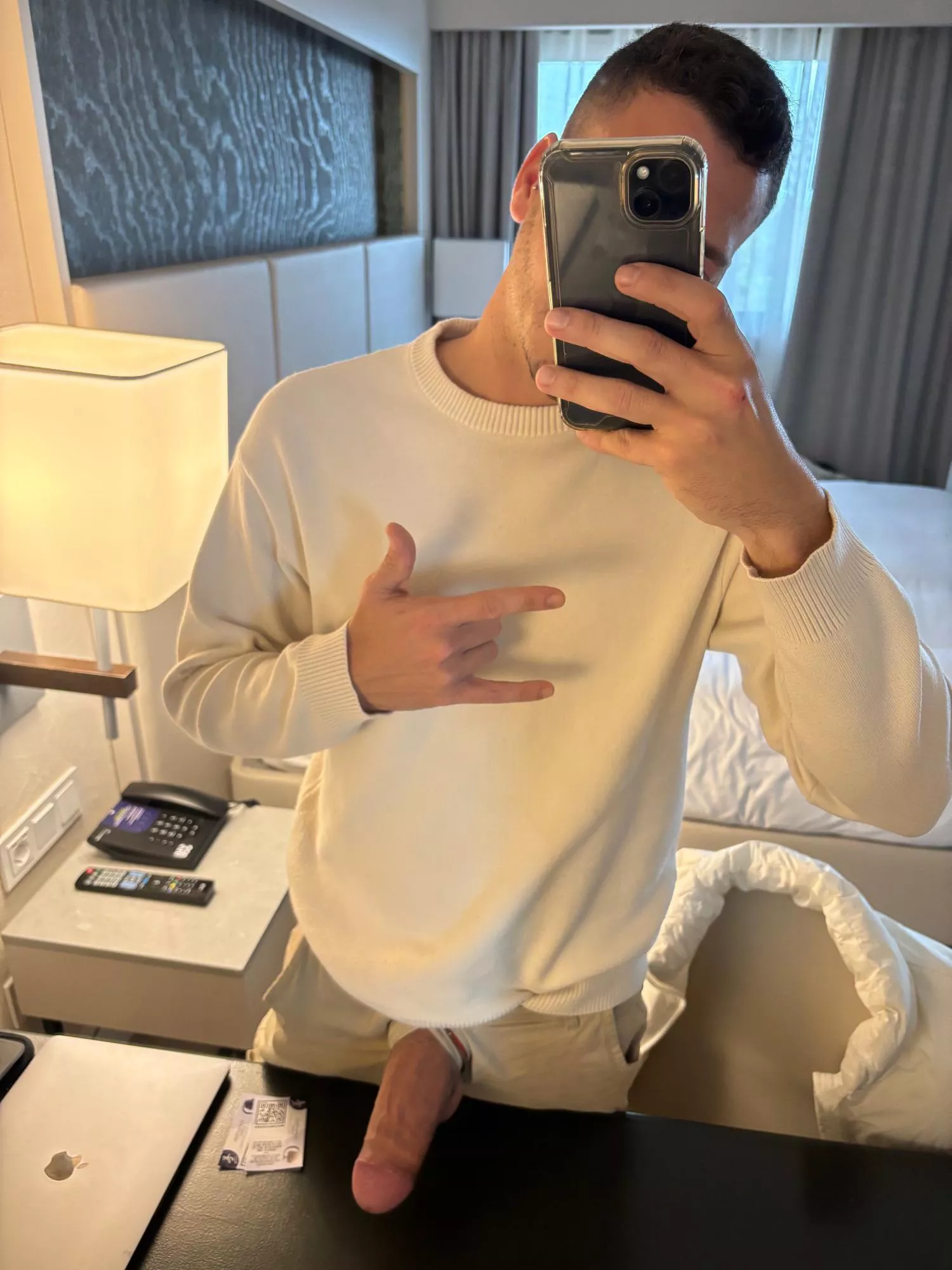 Find the intruder in the photo and comment on what you think! 🔎🕵🏼 posted by Badandrawon