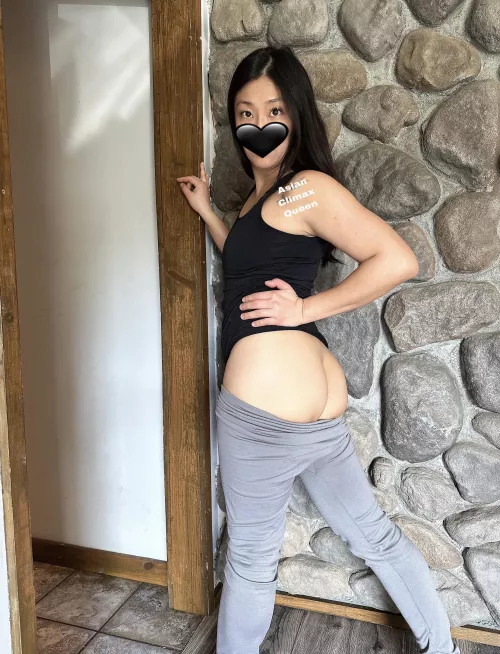 First post in here: Gray sweatpants give me life!  by Asian_Climax_Queen