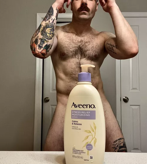 Give me a reason to move my lotion 🧴  by Dirk_thedick