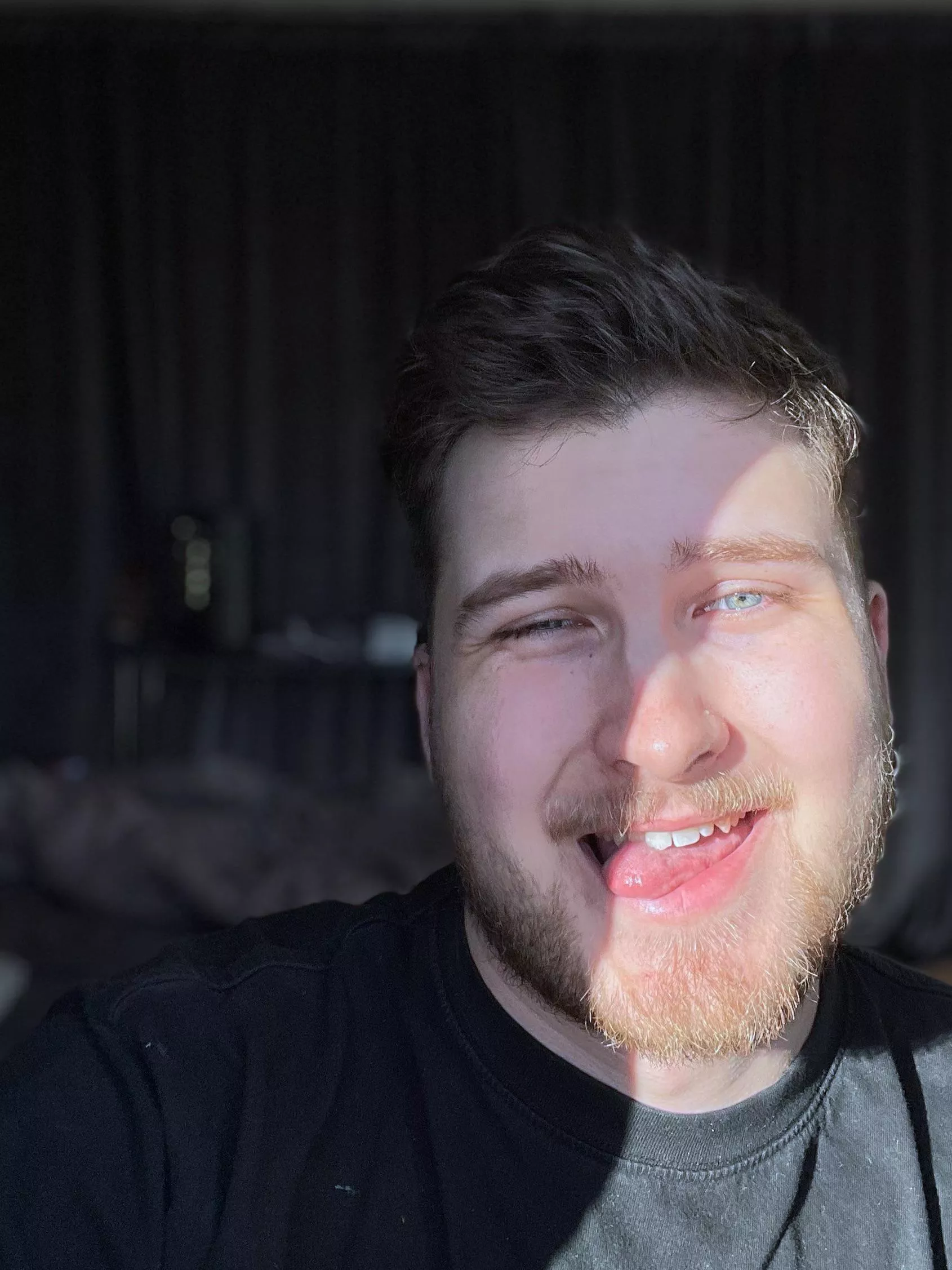 Hay gay! posted by sneakysnek4