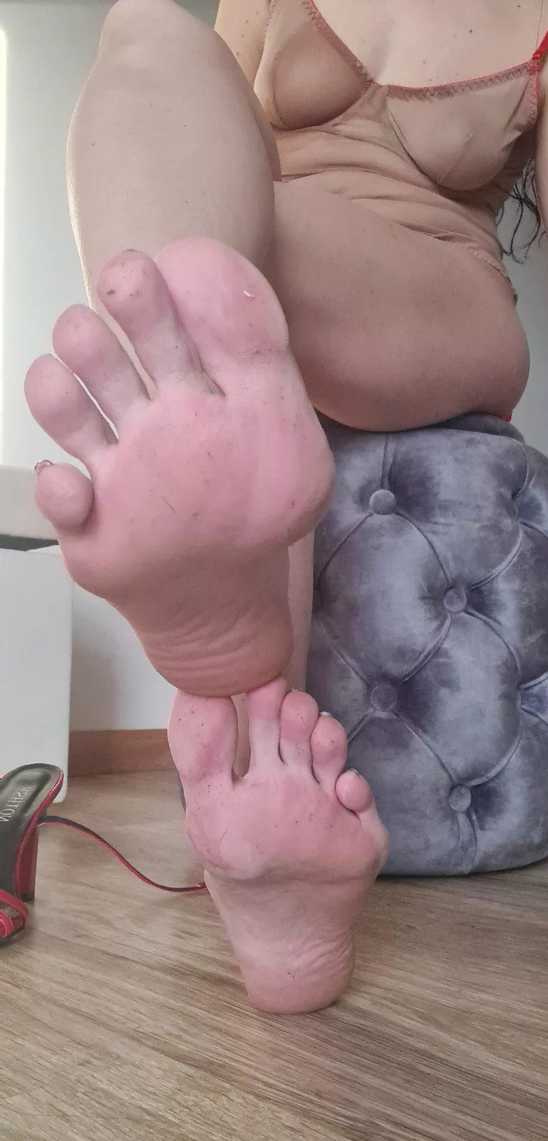 Help with my feet posted by missblackcatt