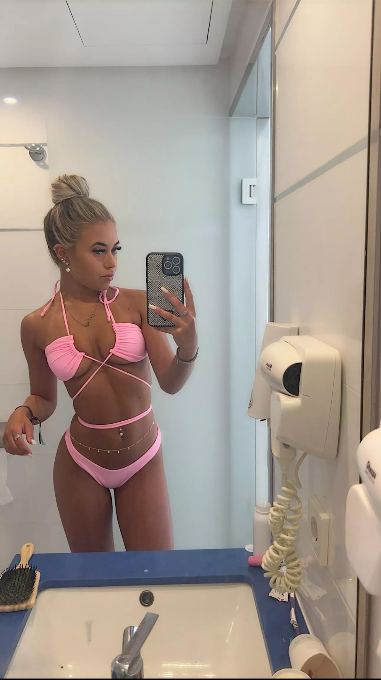 here i am posted by cherries_rain