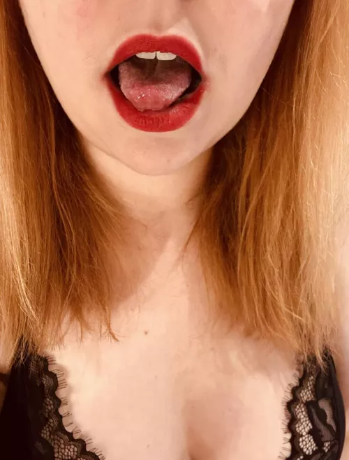 Horny Redhead MILF - Watch me squirt and get my ass fucked by ladyabigaelle