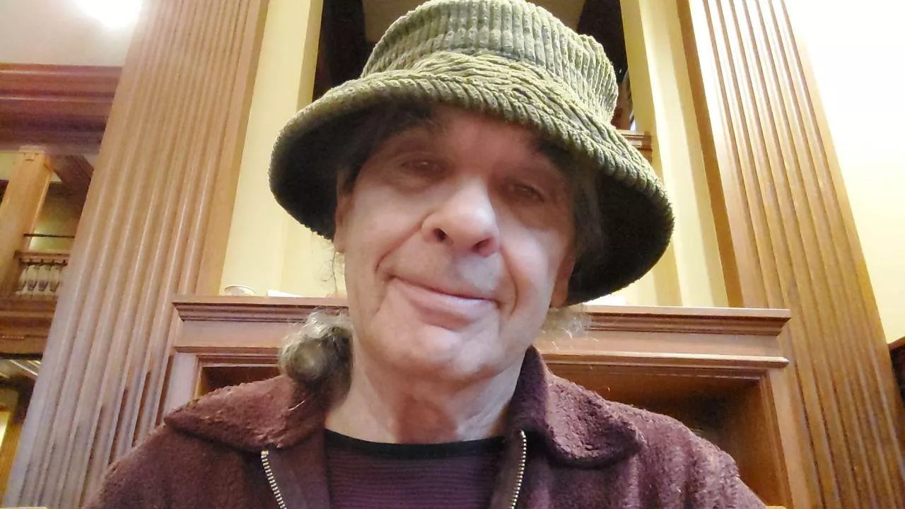 I kiss the wave...and Transition with INTENSE FOCUS.... posted by The_sadnessary