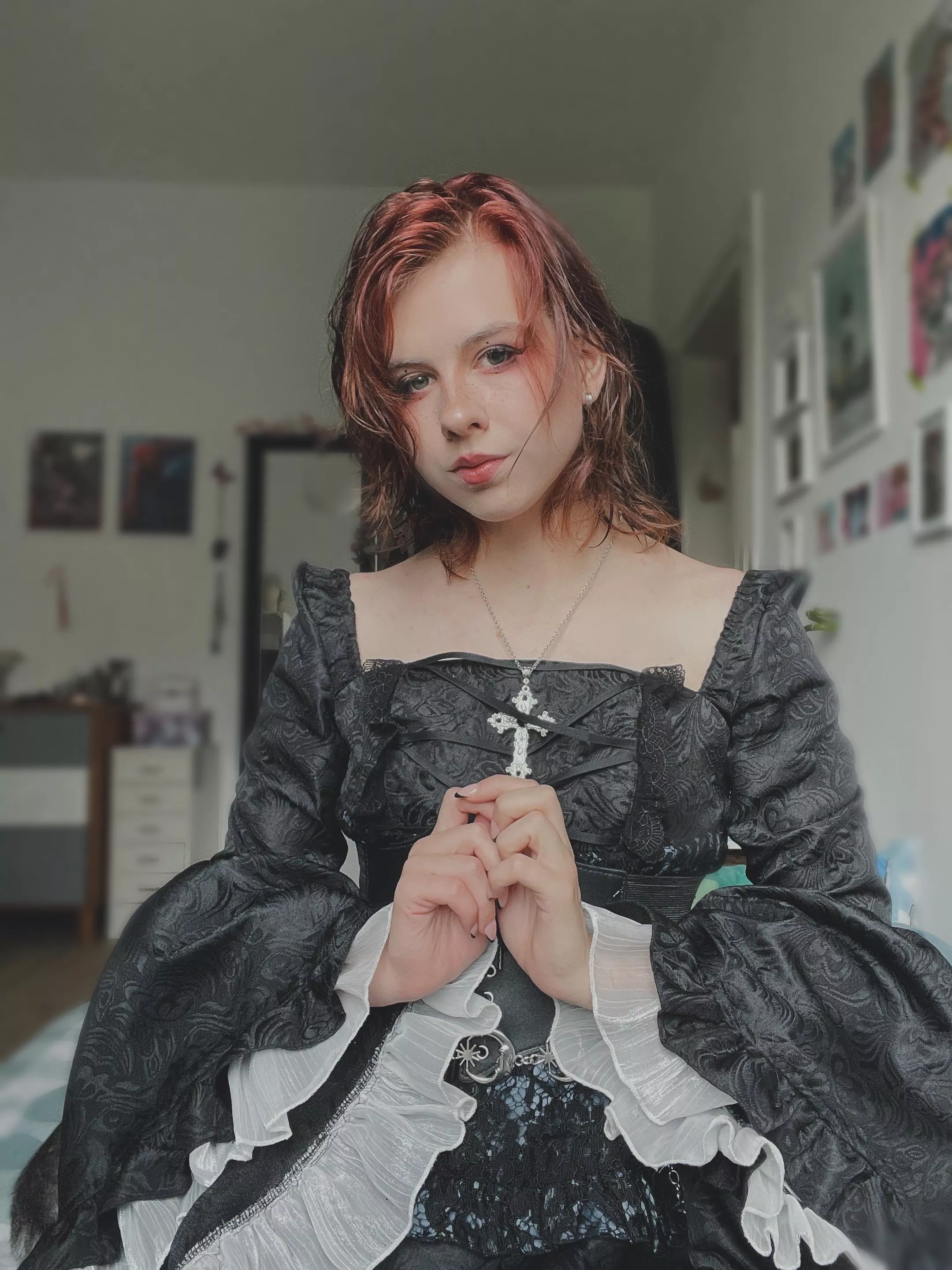 I really should wear more gothic stuff! posted by seraphicbunnix