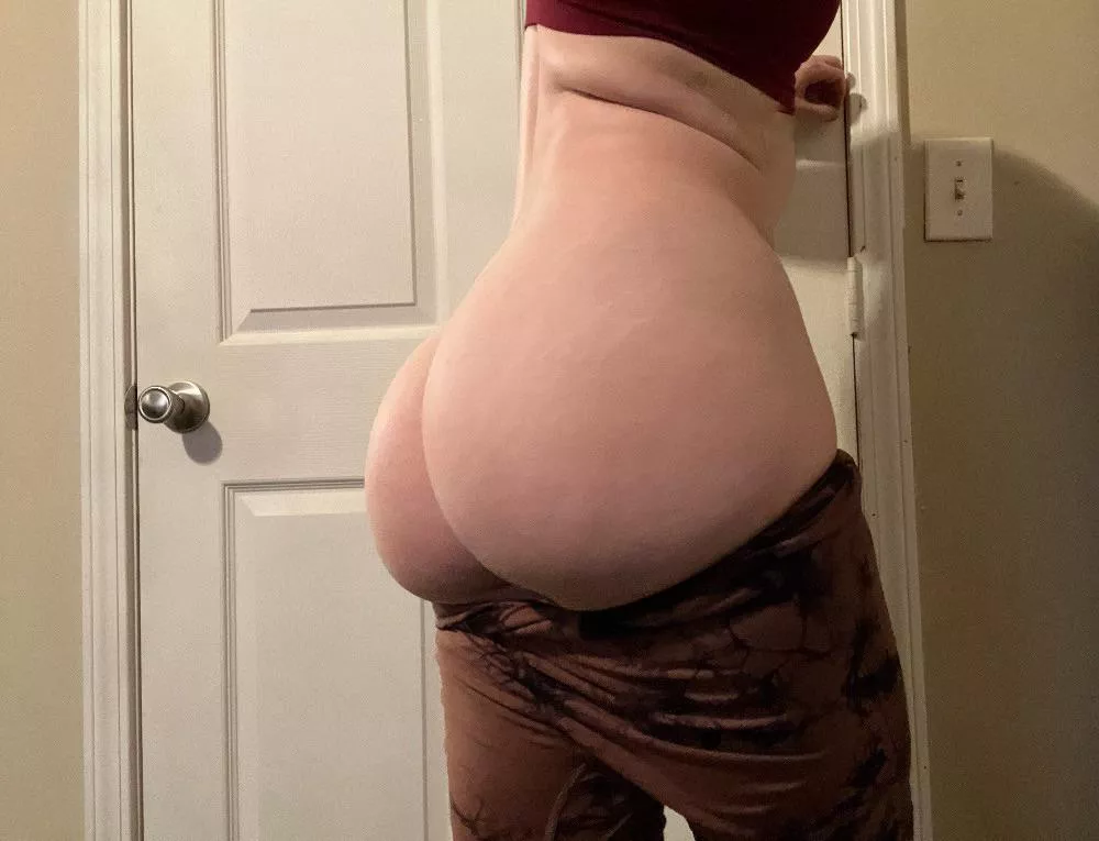 If I say I love you will you suck on my clit? (F) posted by Kitten_Loves_Hugs