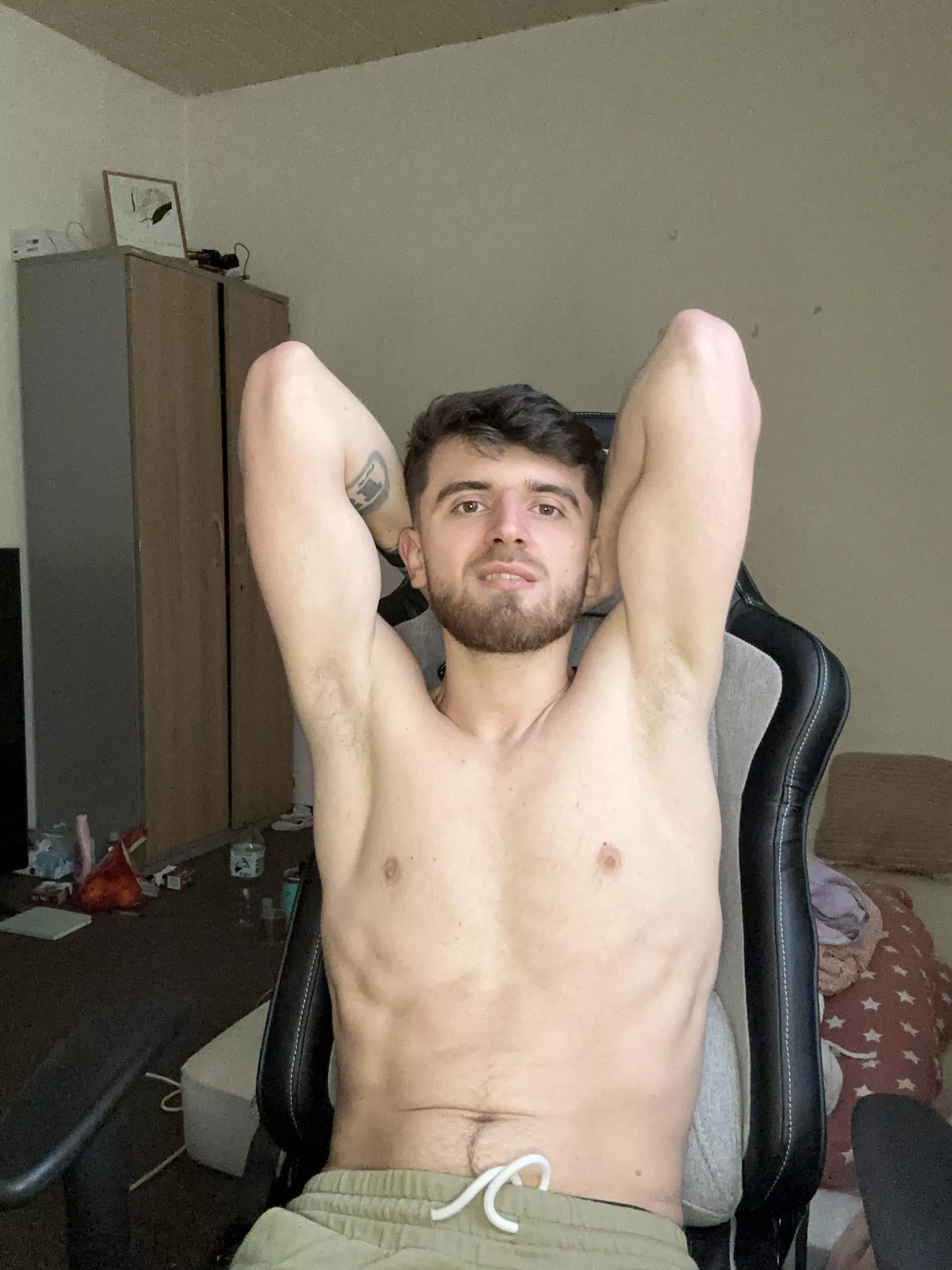 Lick my sweat 💦  posted by Jake_Domm