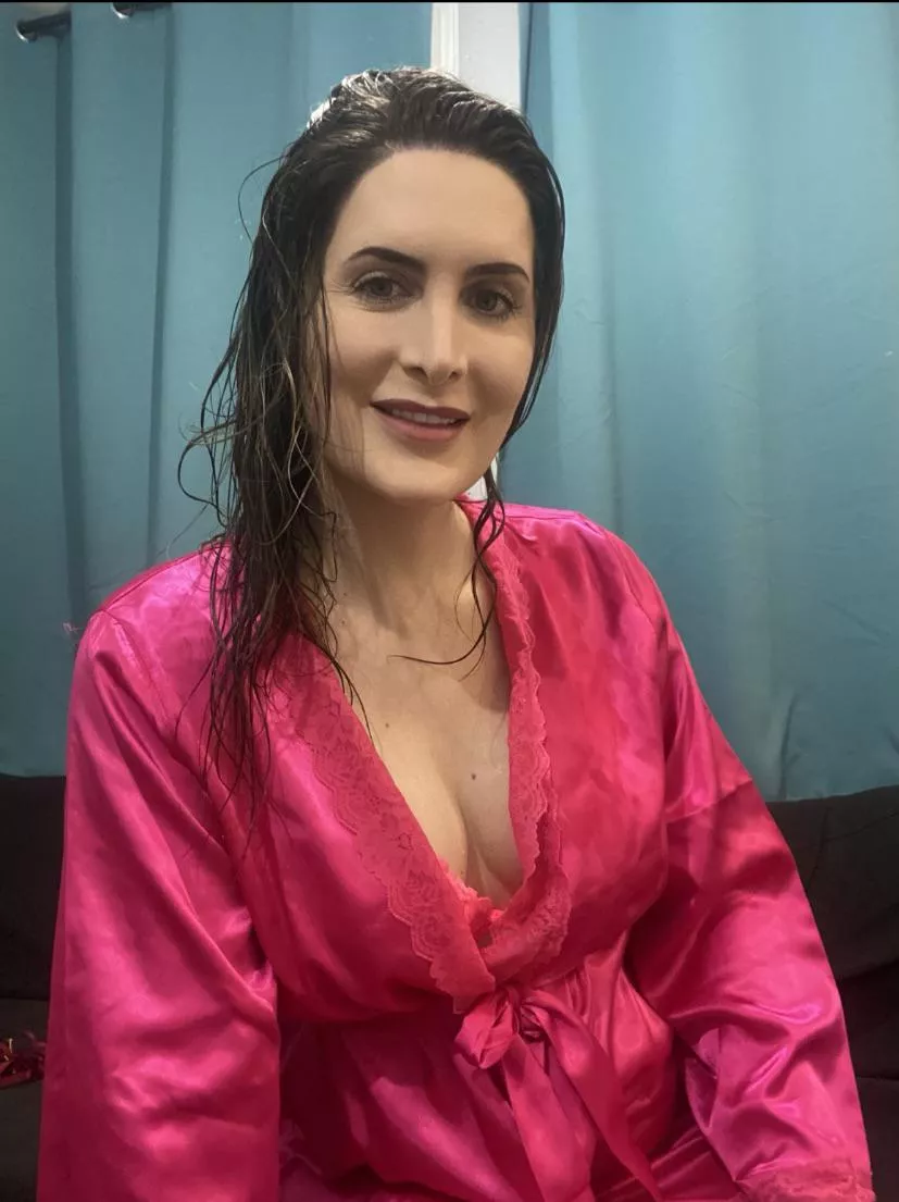 London 🩷 posted by britishmeghan