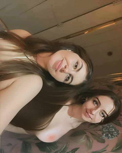 Me and Emily, nude selfie 💅 by Phelee420