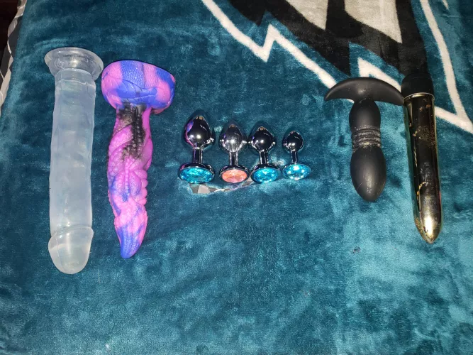 Med in now, about to switch to the large plug by sendmeyourbootyhole