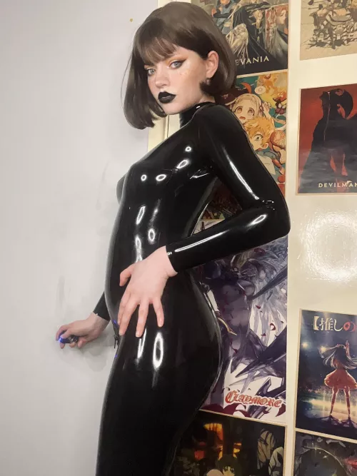 My body looks so good in latex by Snowcrazyfrenzy