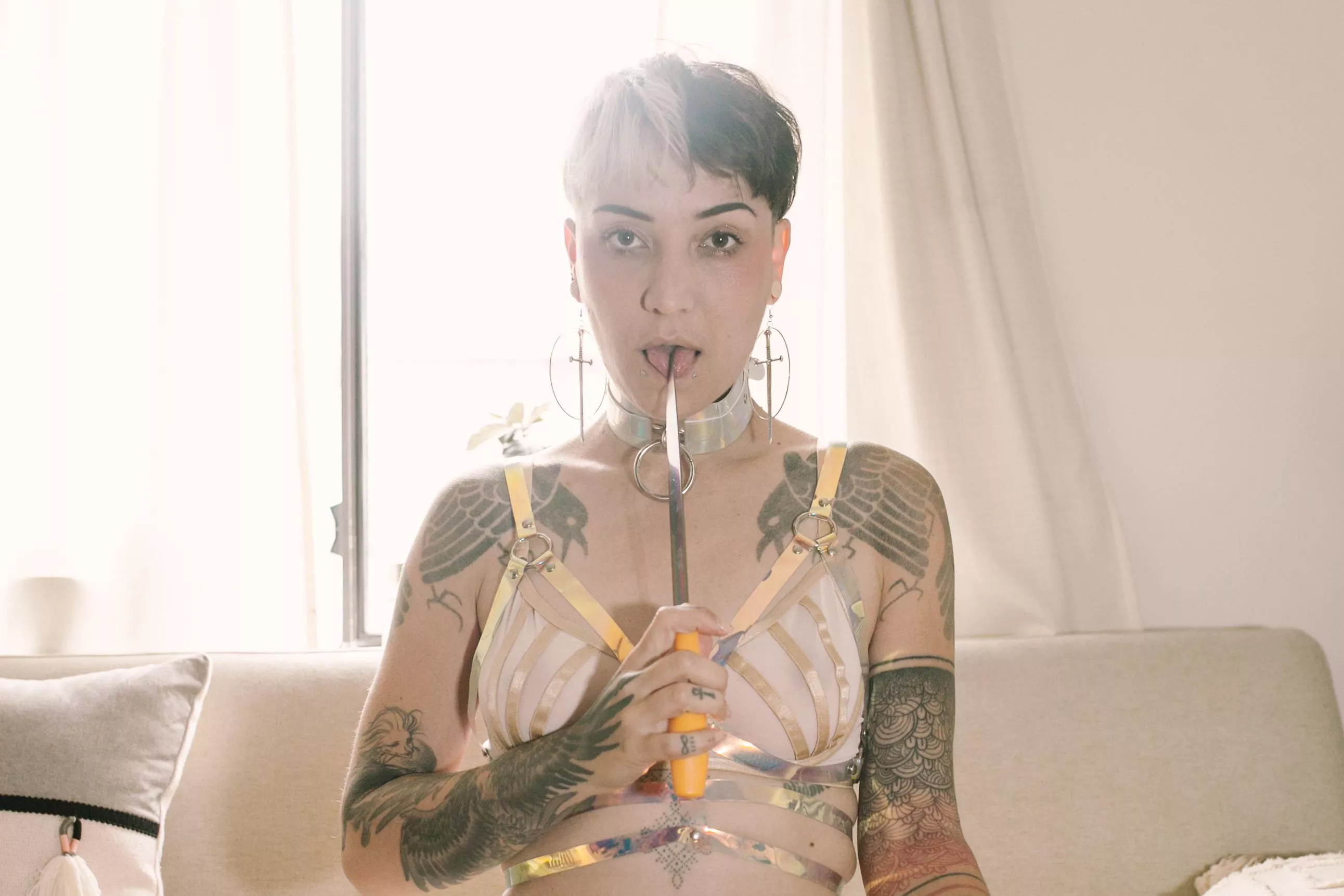 on the tip of my tongue  posted by UrsinaeVespera