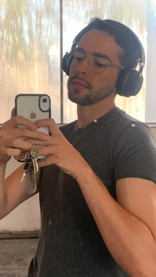 Sup hotties 👋🏻 I’m Andrei, 25 looking for some friends 😜 by vipandrei