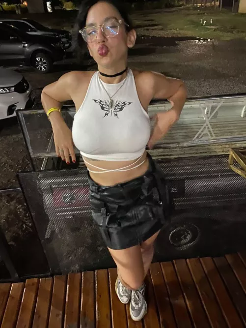 taking pics after party by gabby_stimulus