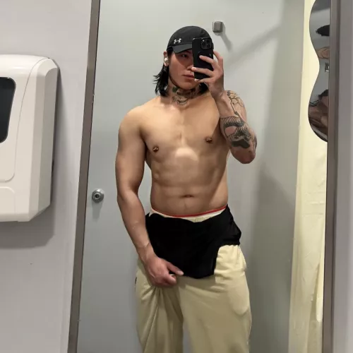 The love handles are progressing  by softgymbro