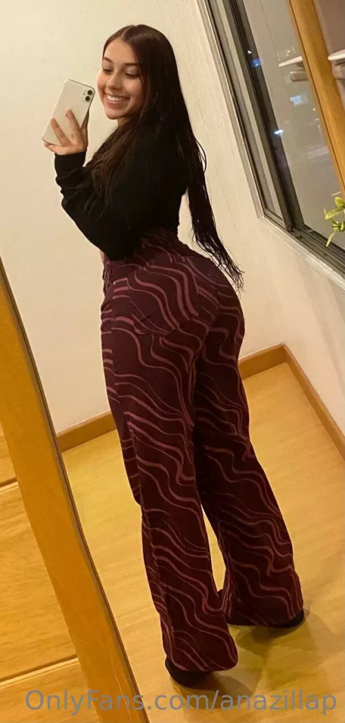 These Pants fits me Well... by cleartherear