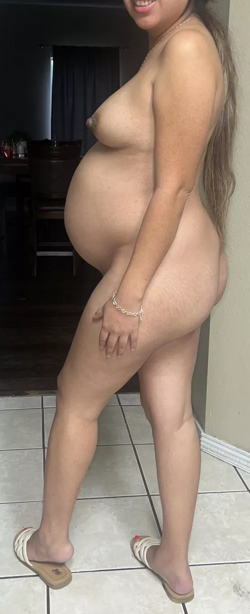 Who wants to see more?? by tony_vega123