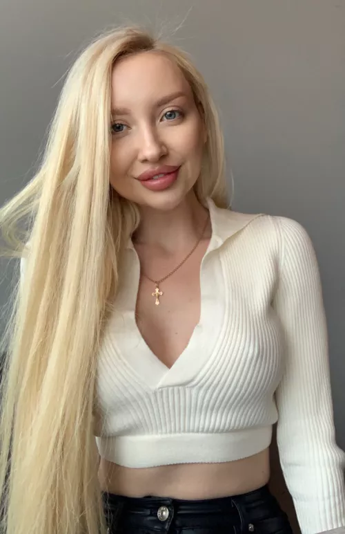 A great cropped sweater by tossthisintheriver