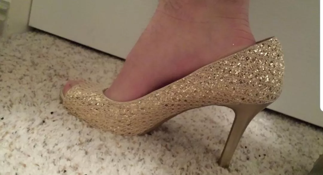 Any girls interested in this situation with a guy? posted by foot_fun92