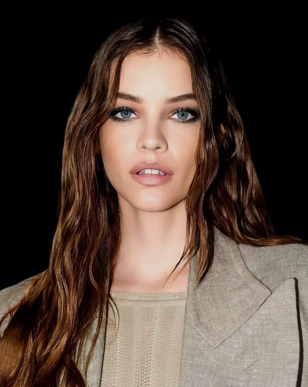 Barbara Palvin posted by qwer5r