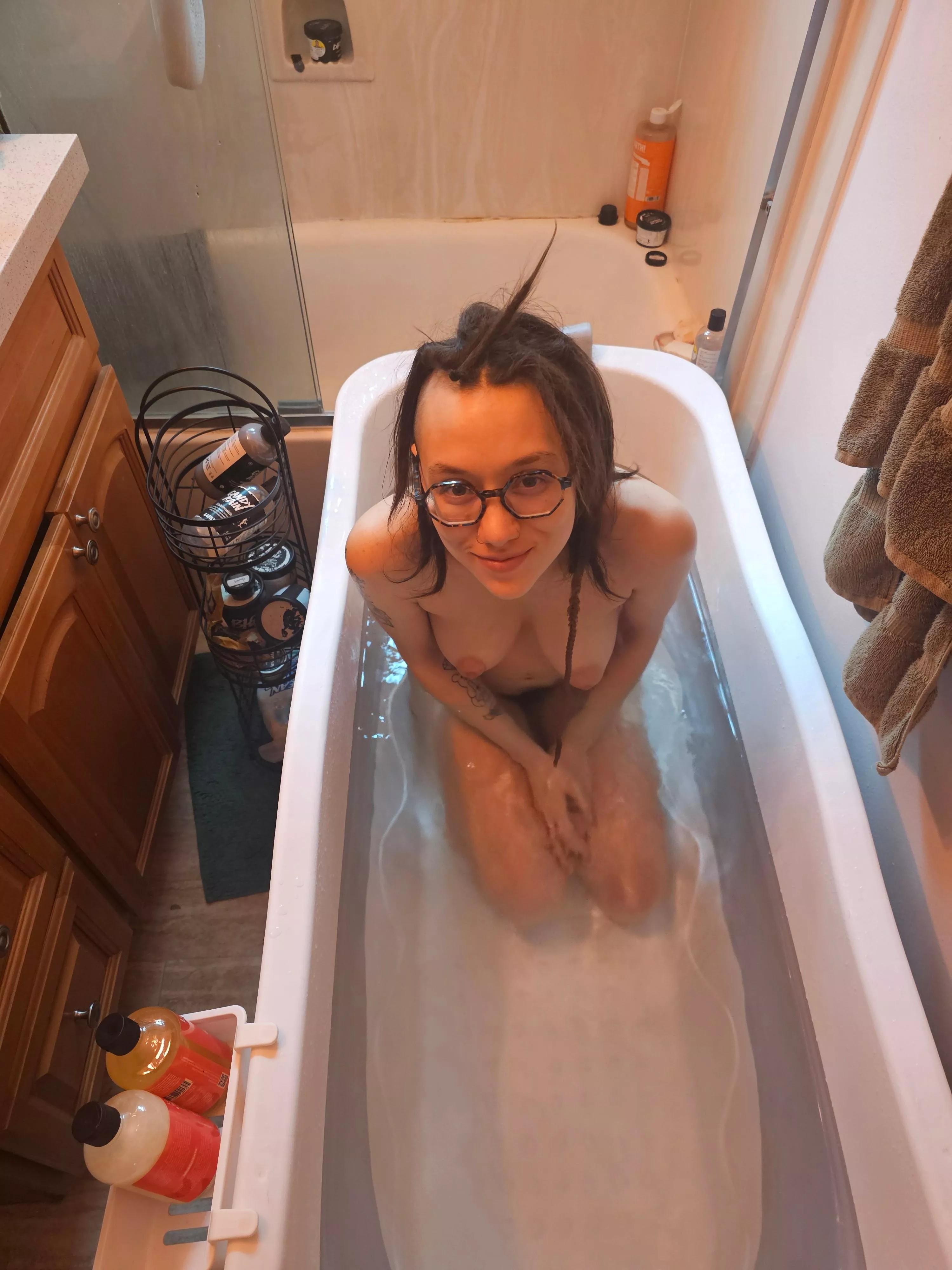 Bathtime is always my favorite time 🥰💦🛁 (they/them) posted by DaeAnnKnight