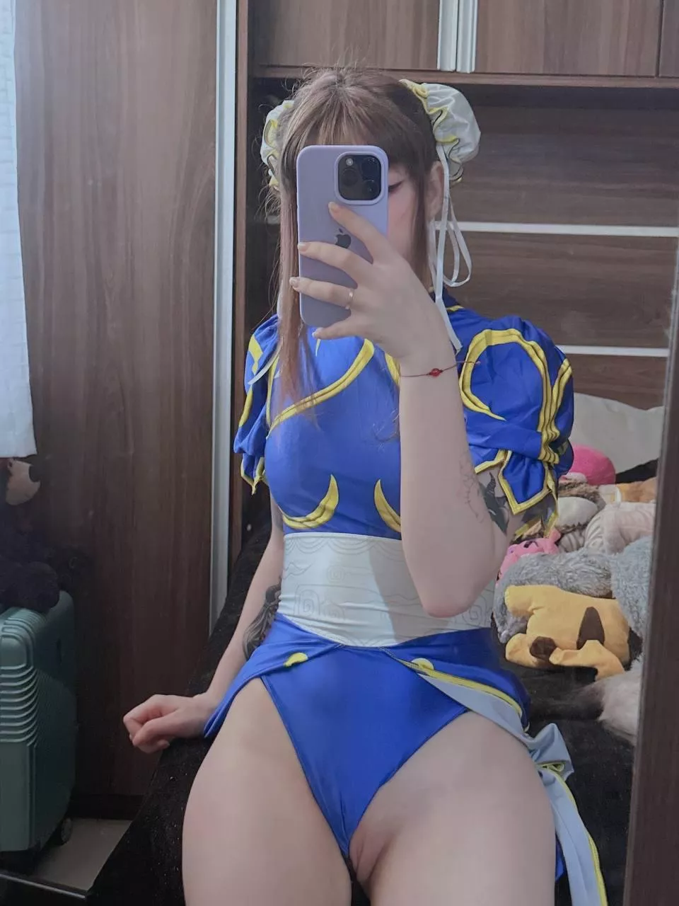 Chun Li Selfie cosplay by Lillithx1 posted by Lillithx1