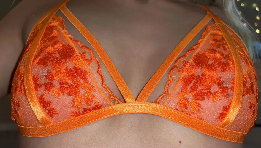 come say hi ;) by blondieeee555