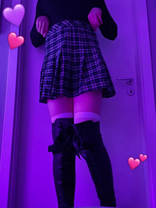 Gained a little weight and feeling insecure, so please be nice 🥺 by Hanna-Femboy