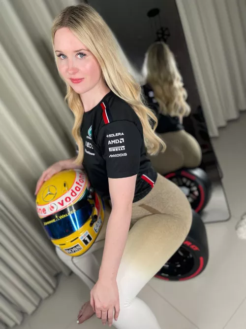 Have a good Start into the new week🏁🍑 by Mia_icetea